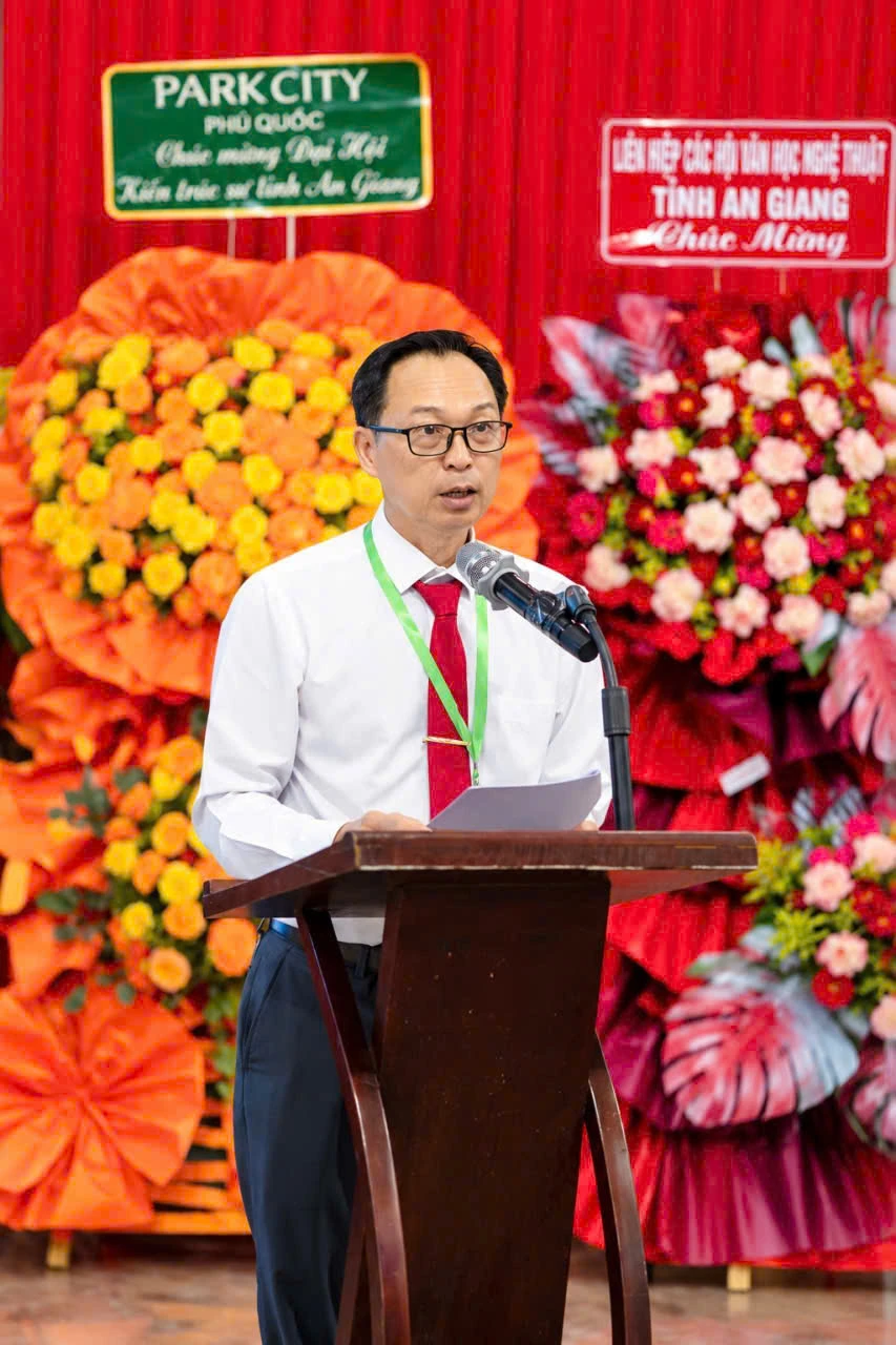 Kiến trúc sư Nguyễn Thanh Nhã phát biểu tại sự kiện